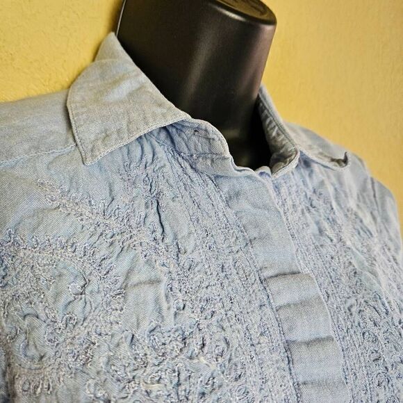 Kenneth Scott Chambray Button Down Top - Picture 2 of 8